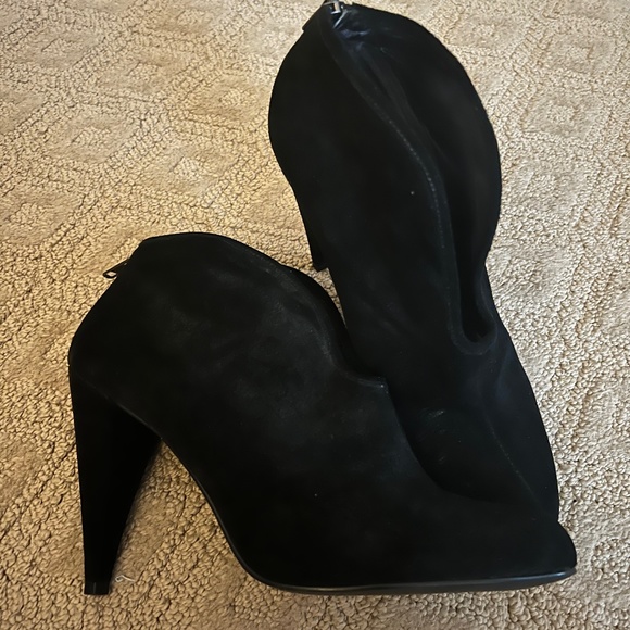 Beautiful Size 11 Suede Booties - Picture 1 of 3